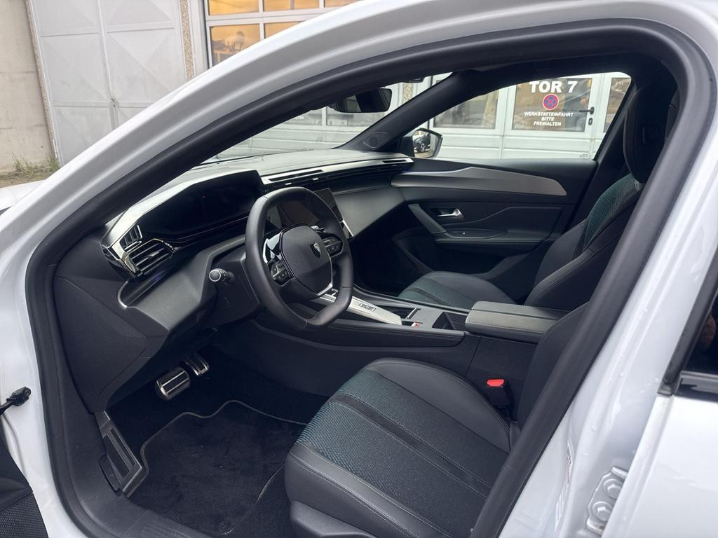 Peugeot e-308