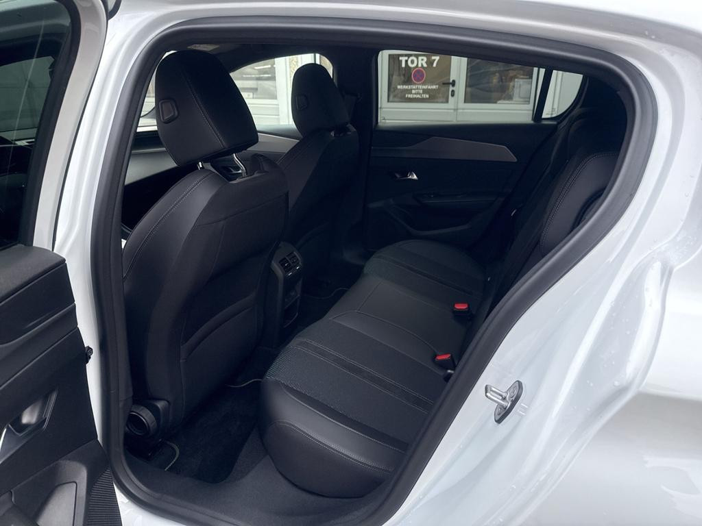 Peugeot e-308