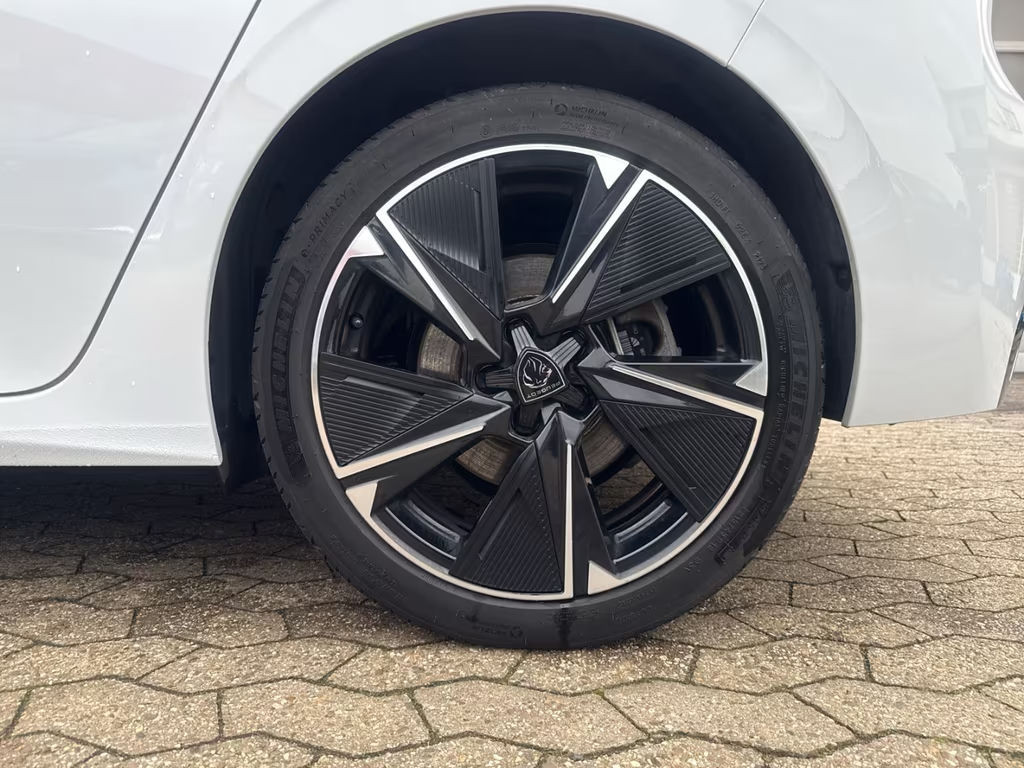 Peugeot e-308