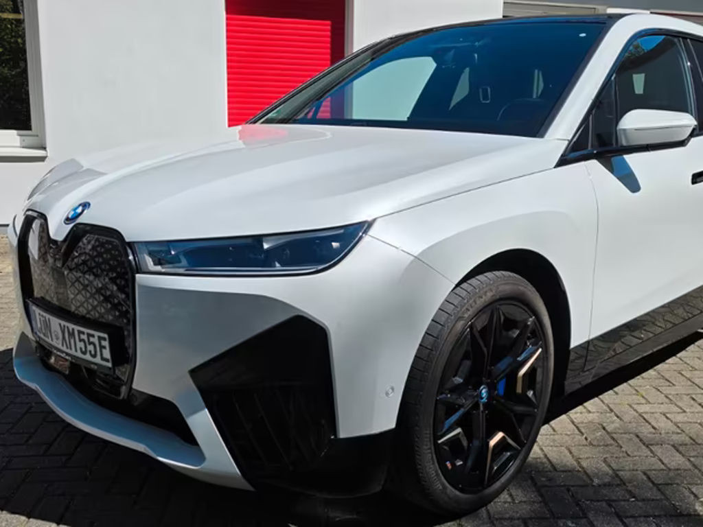 BMW iX