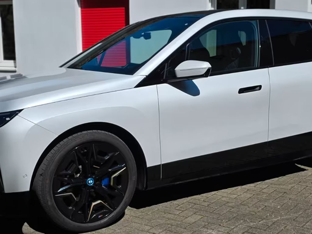 BMW iX
