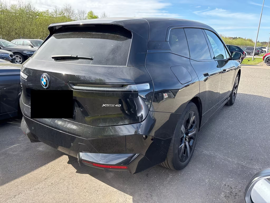 BMW iX