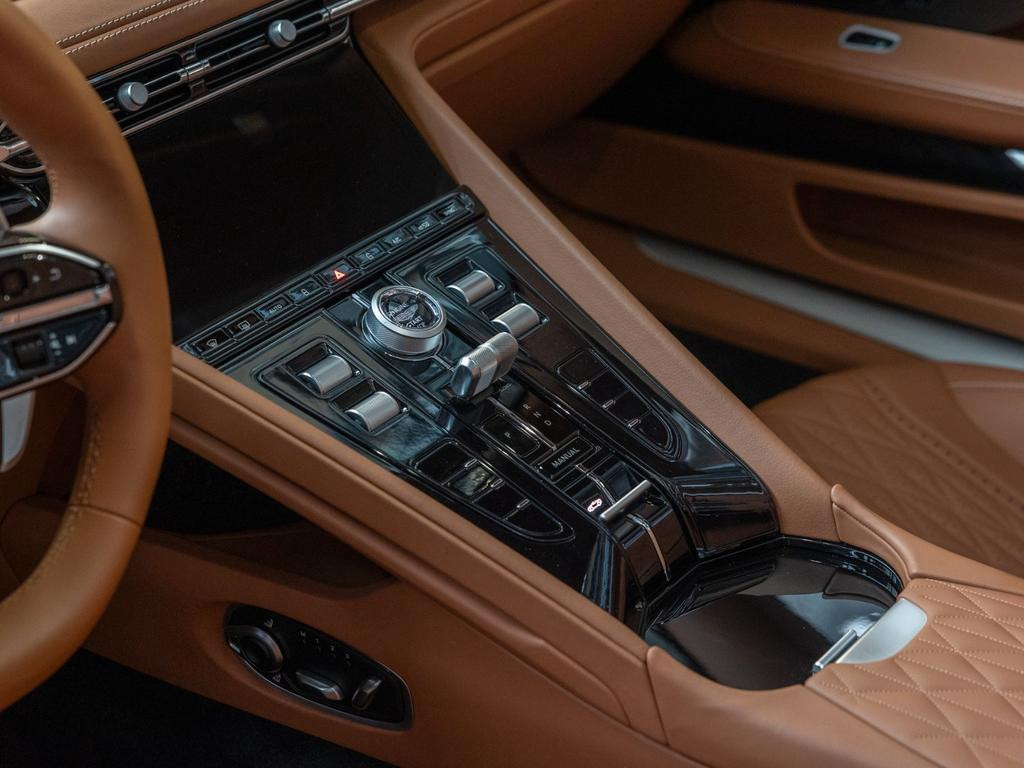Aston Martin DB12