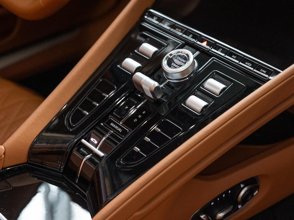 Aston Martin DB12