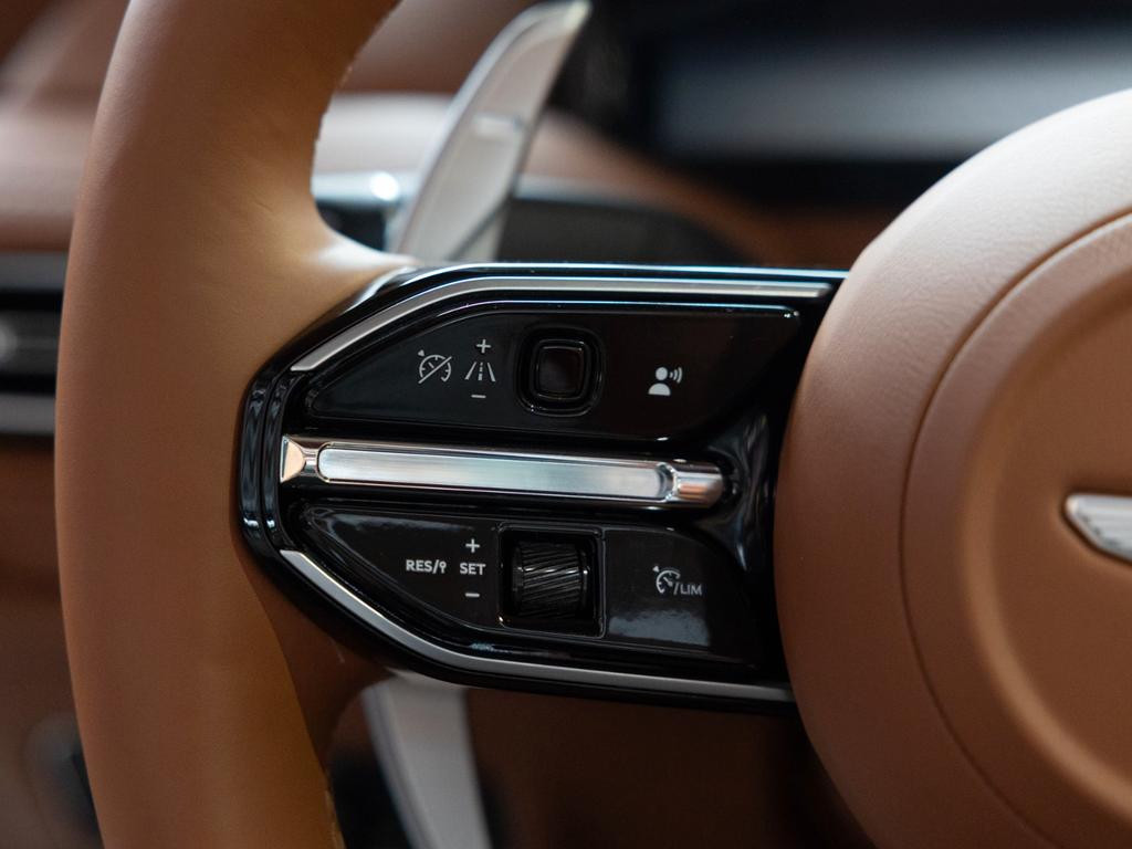 Aston Martin DB12