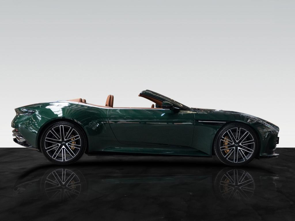 Aston Martin DB12