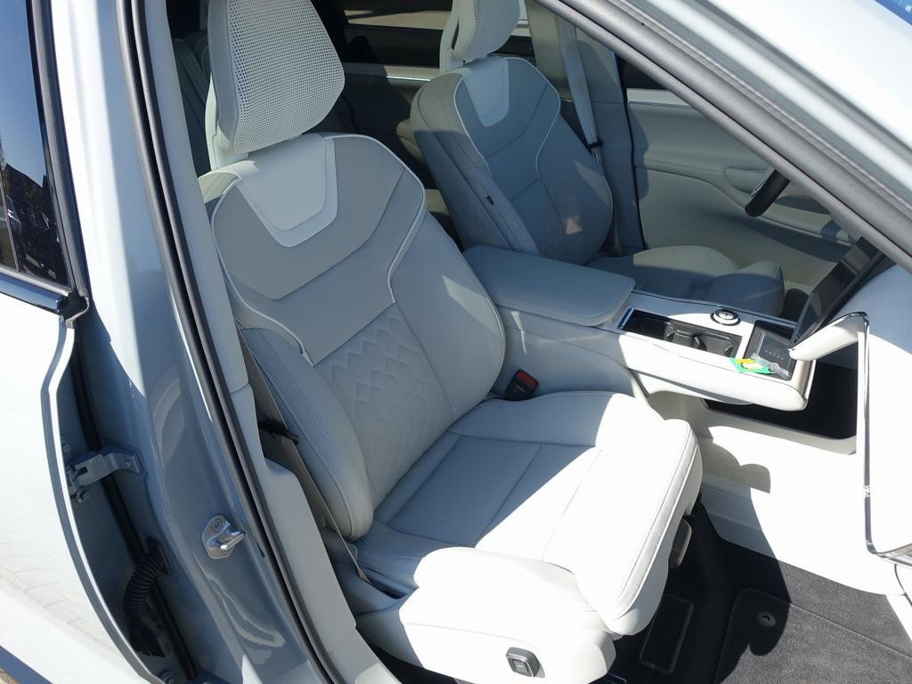 Volvo EX90