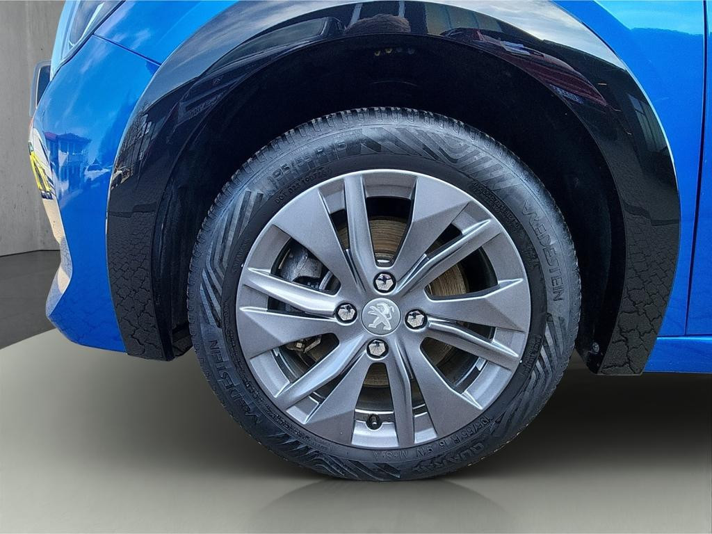 Peugeot e-208