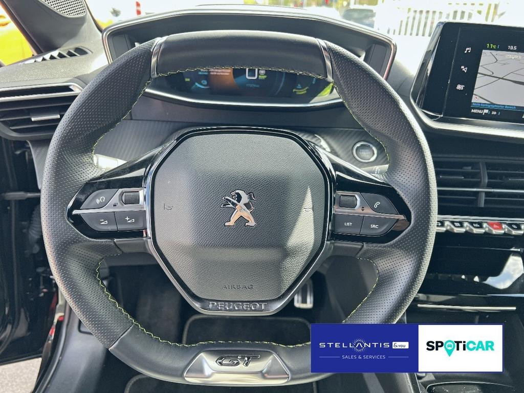 Peugeot e-208