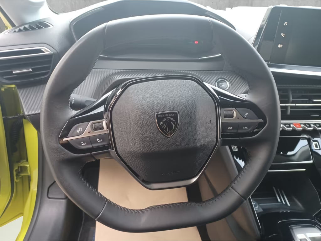 Peugeot e-208