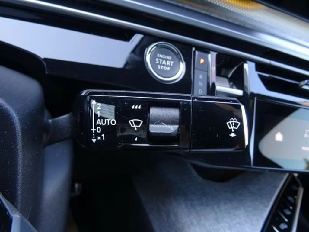 Peugeot E-3008