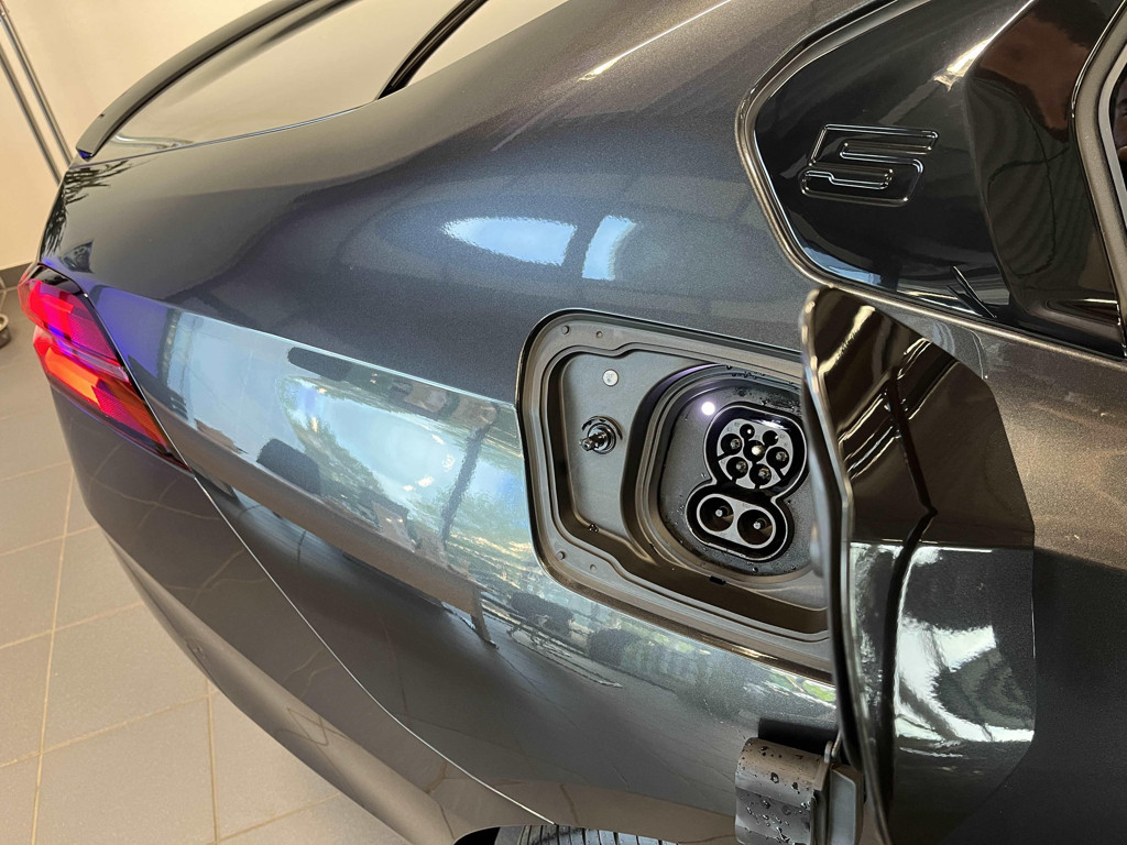 BMW i5