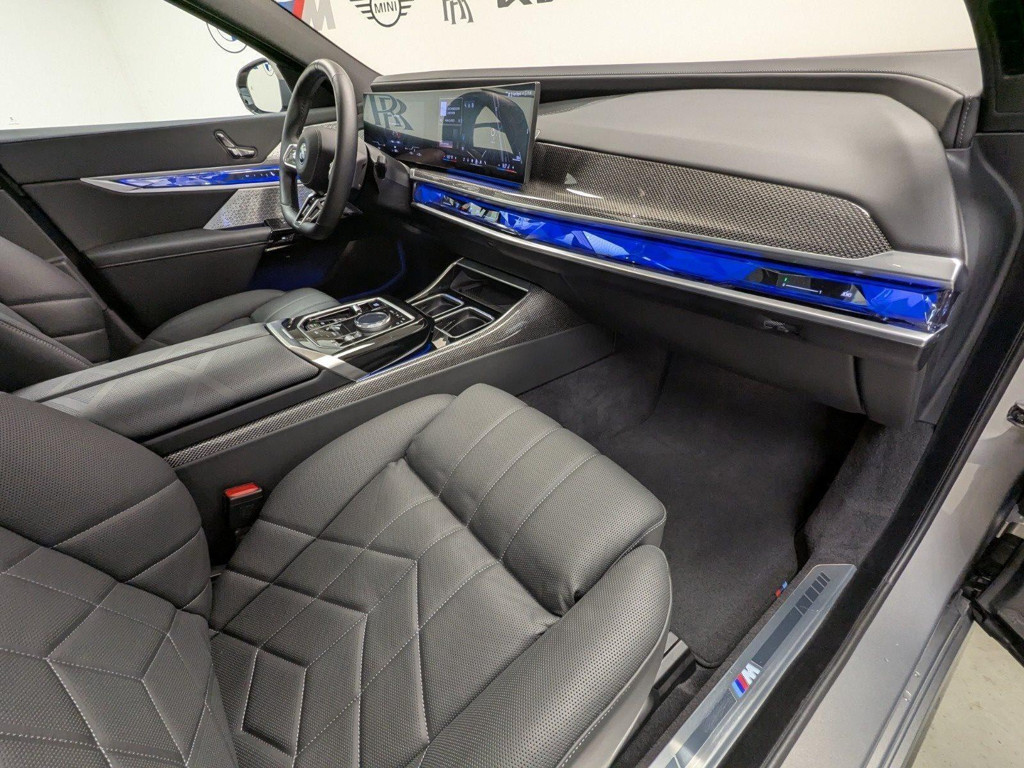BMW i7