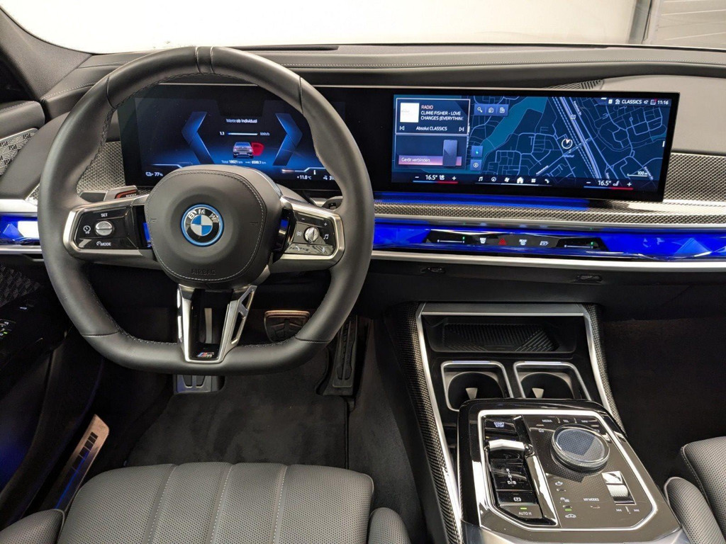 BMW i7