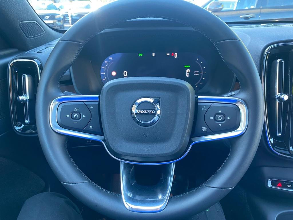 Volvo EX40