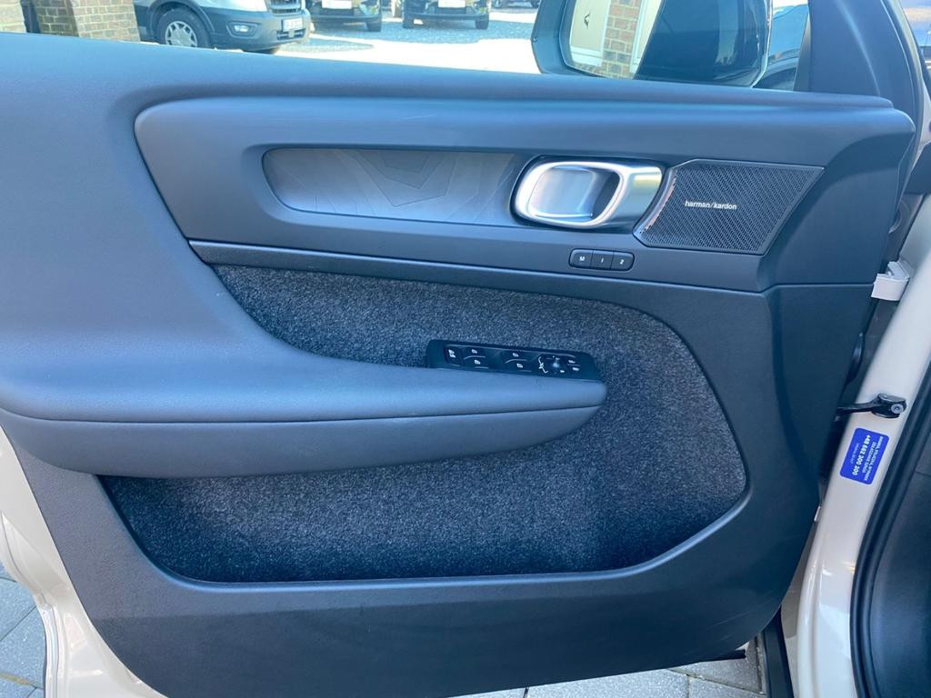 Volvo EX40