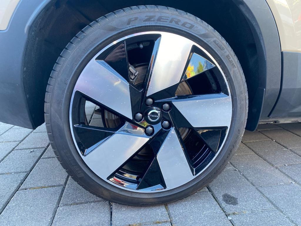 Volvo EX40