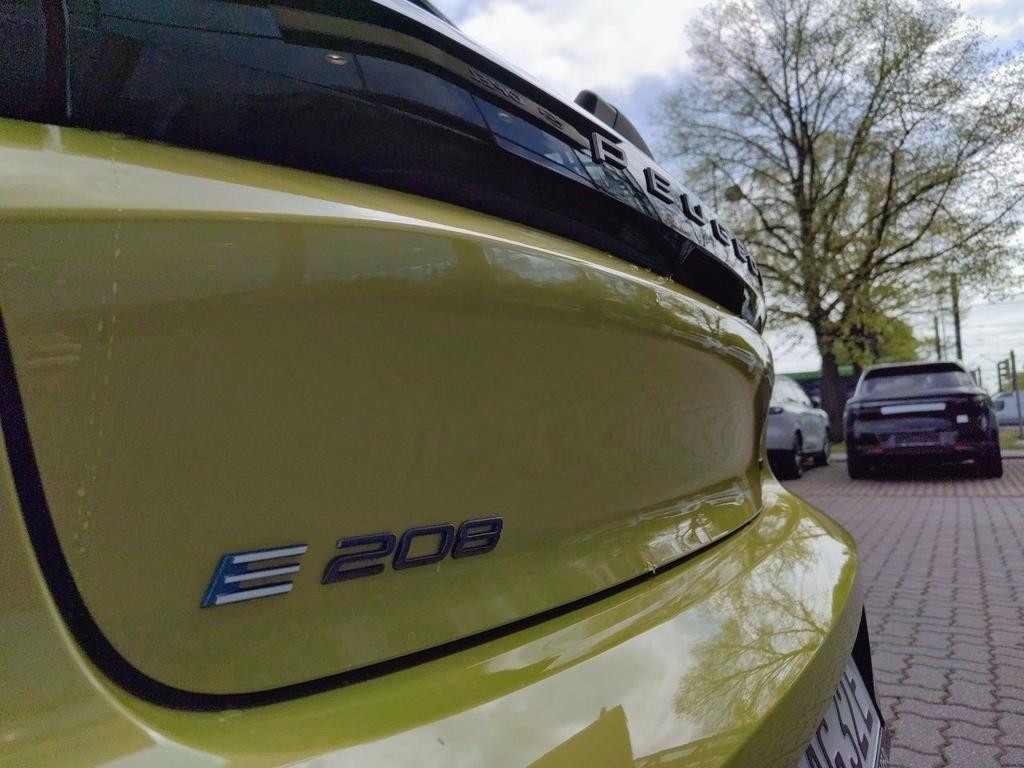 Peugeot e-208