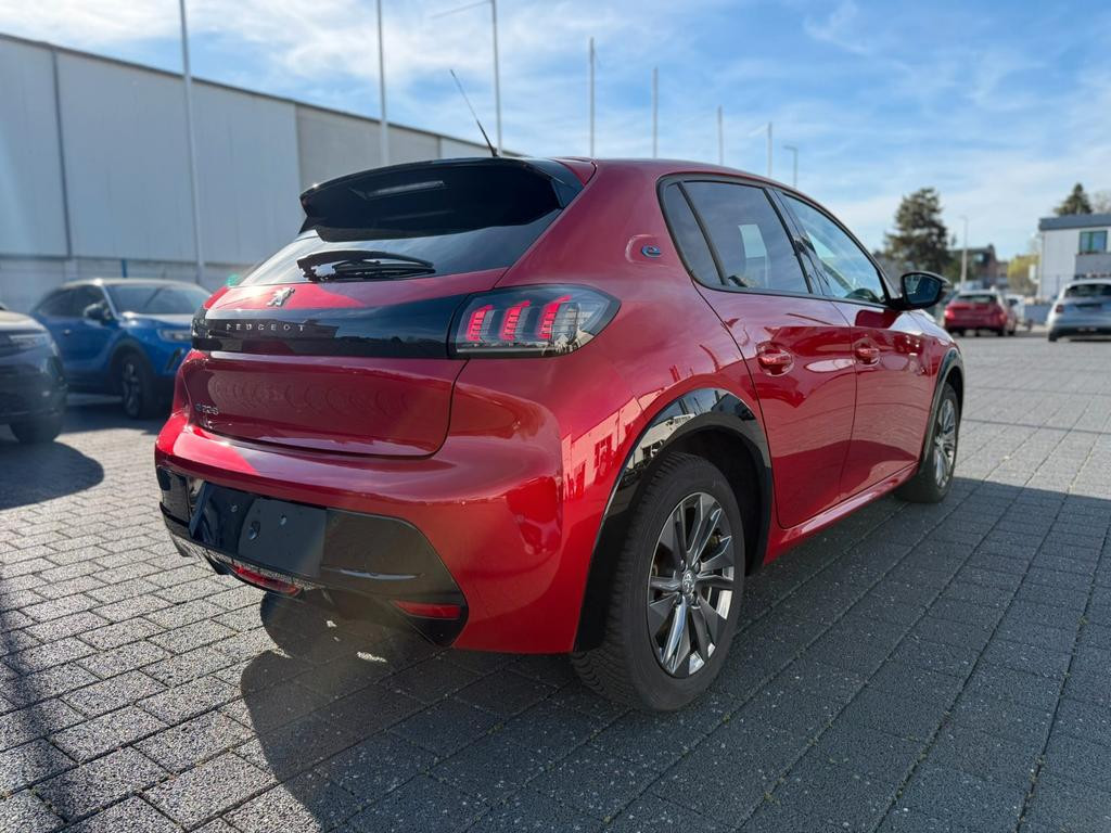 Peugeot e-208