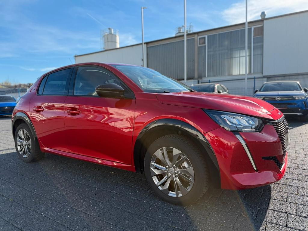 Peugeot e-208