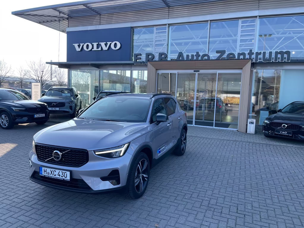 Volvo XC40 Plus Dark