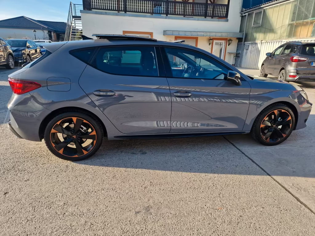 Cupra Leon 1.5 eTSI 110 kW,Kamera  Navi,Pano-