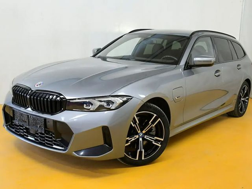 BMW 3 Serie 330 M-Sport xDrive Touring 330e