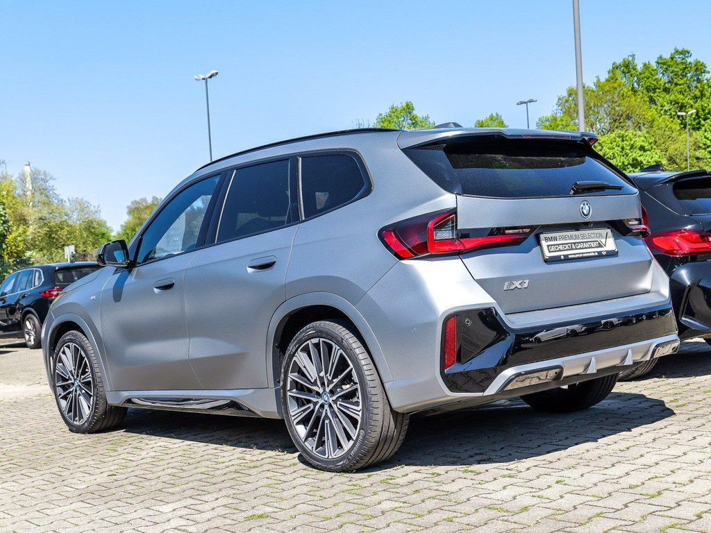 BMW iX1
