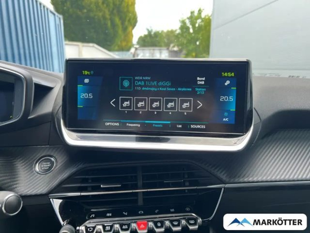 Peugeot e-208
