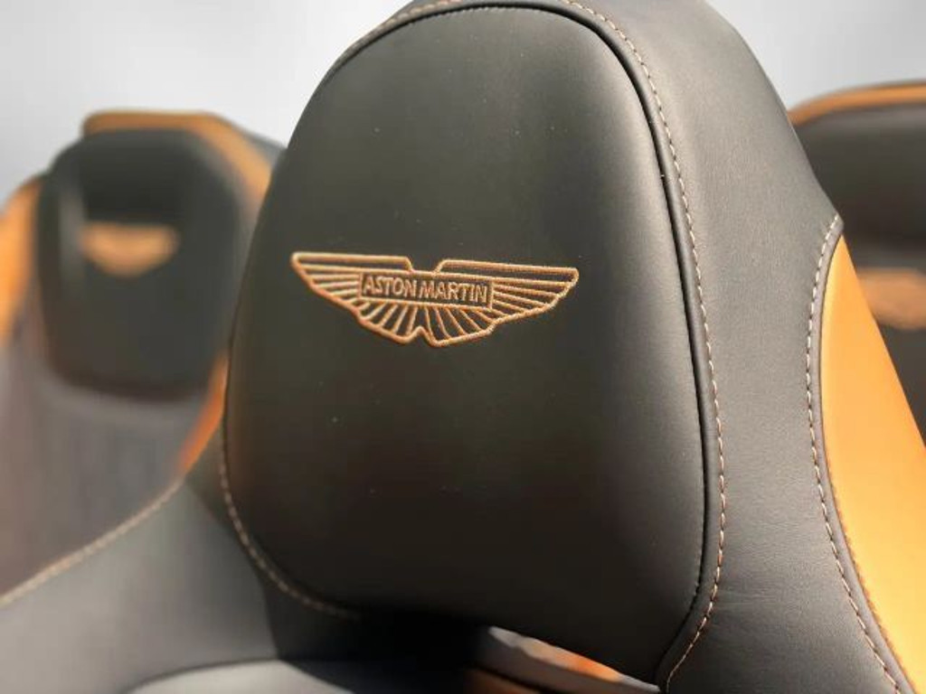 Aston Martin DB12