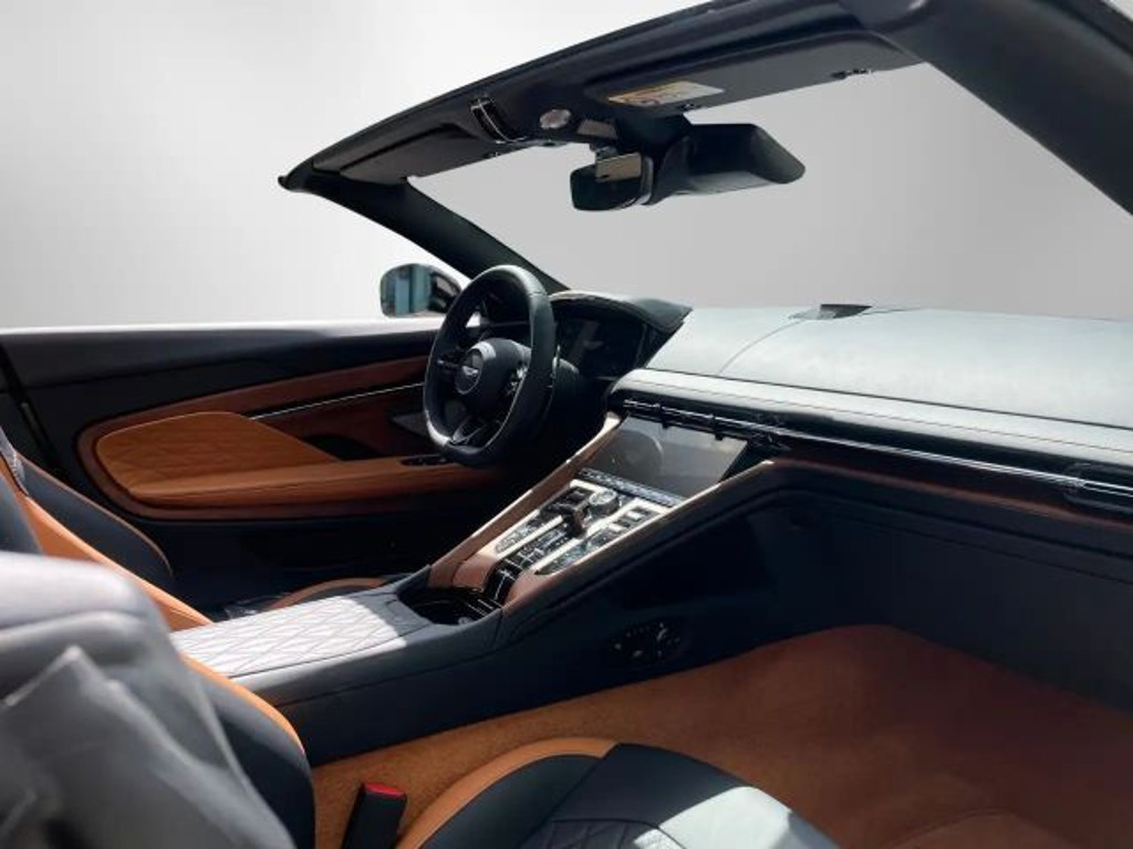 Aston Martin DB12