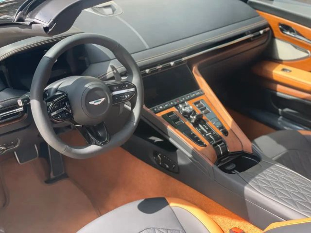 Aston Martin DB12