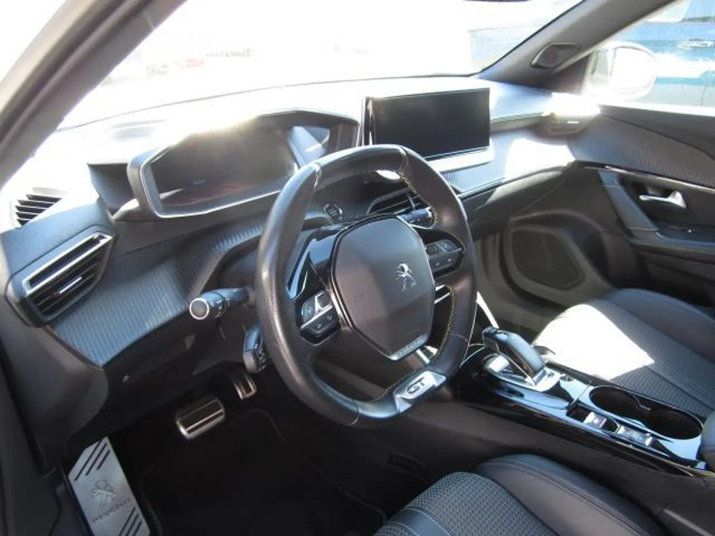 Peugeot e-2008