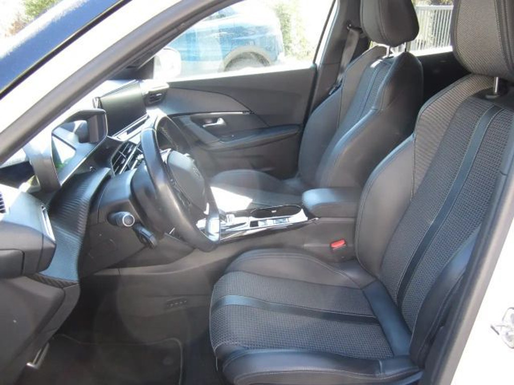 Peugeot e-2008