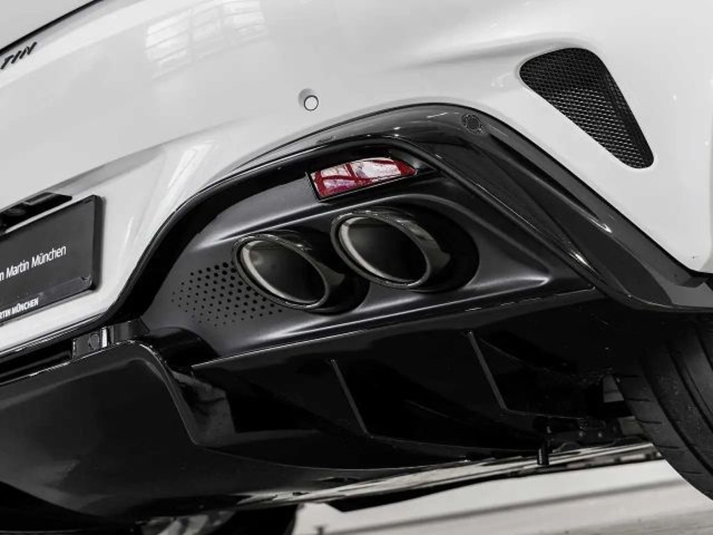 Aston Martin V8