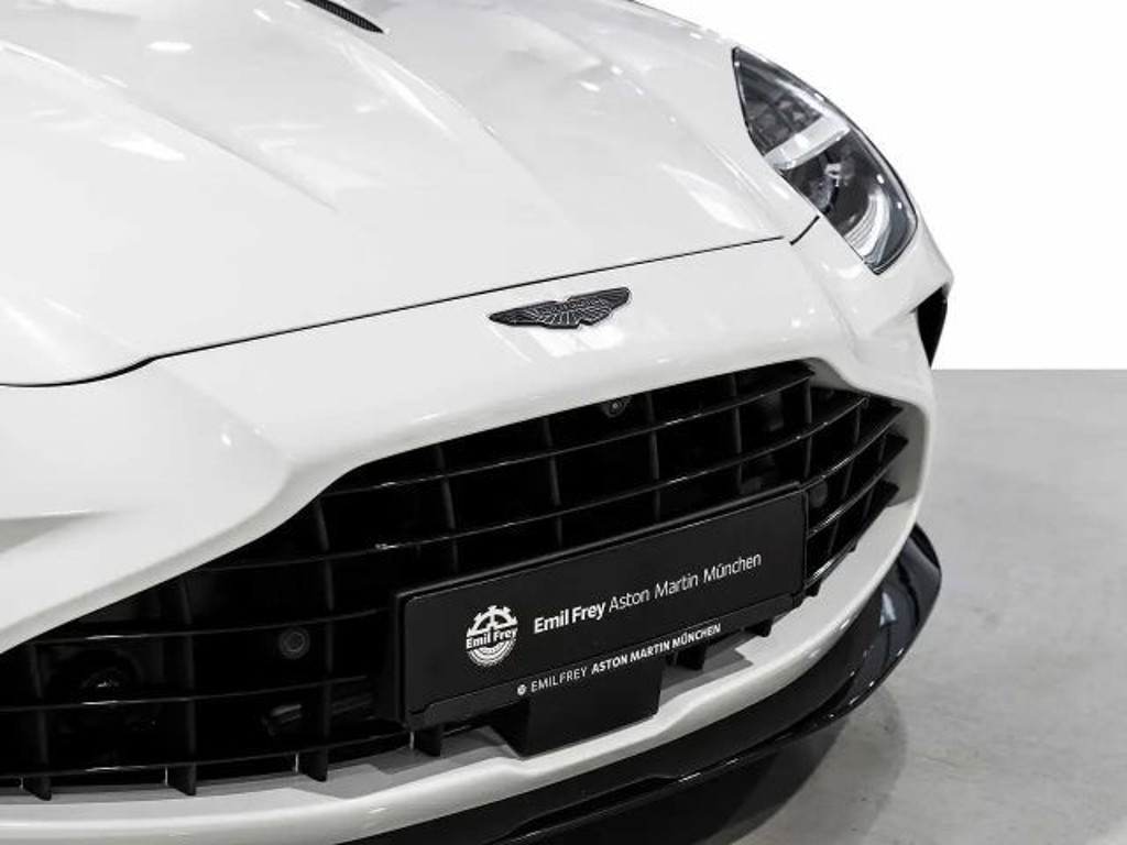 Aston Martin V8