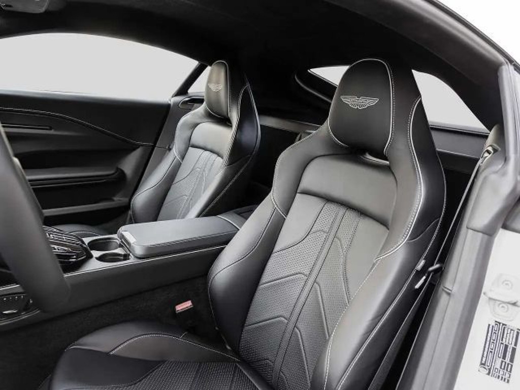 Aston Martin V8