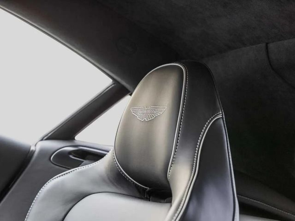 Aston Martin V8