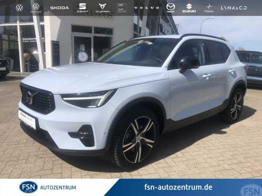 Volvo XC40 Plus Dark