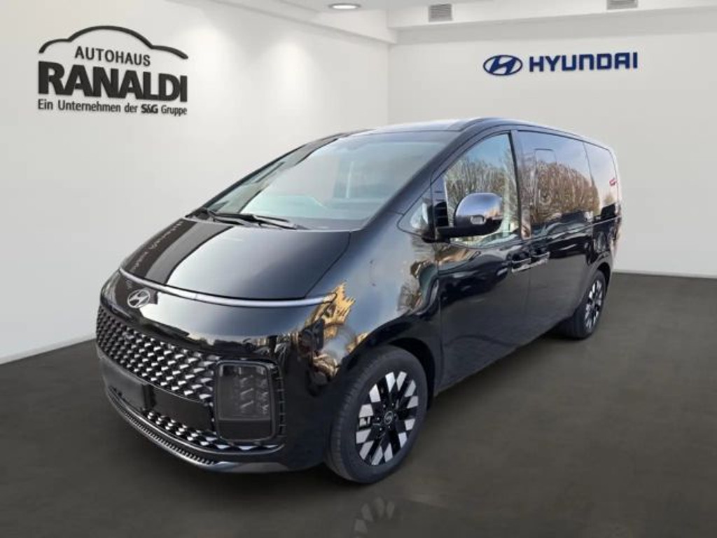 Hyundai Staria Signature