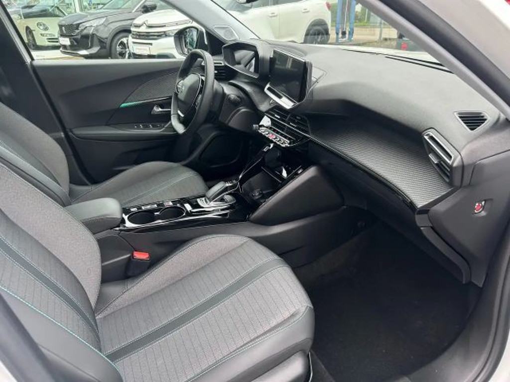 Peugeot e-2008