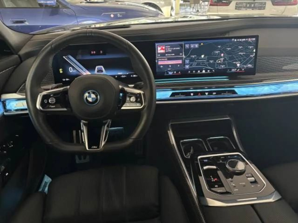 BMW i7