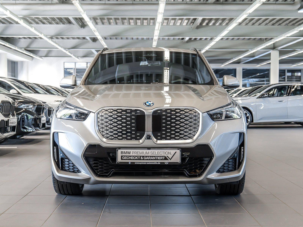 BMW iX1