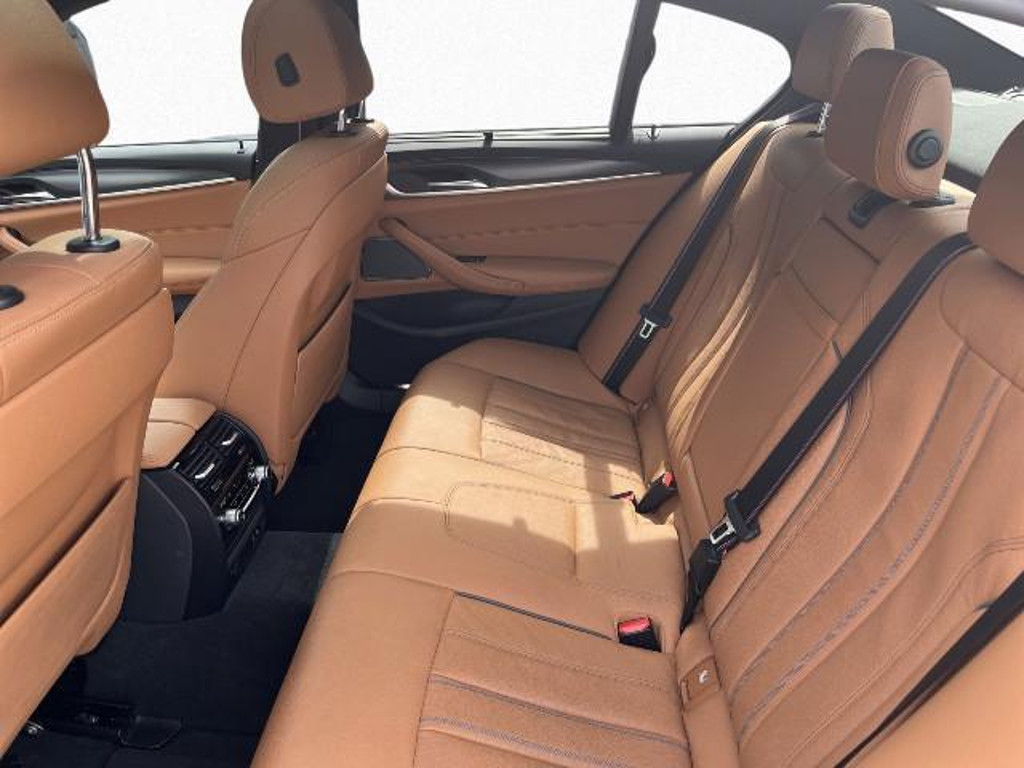 BMW M550