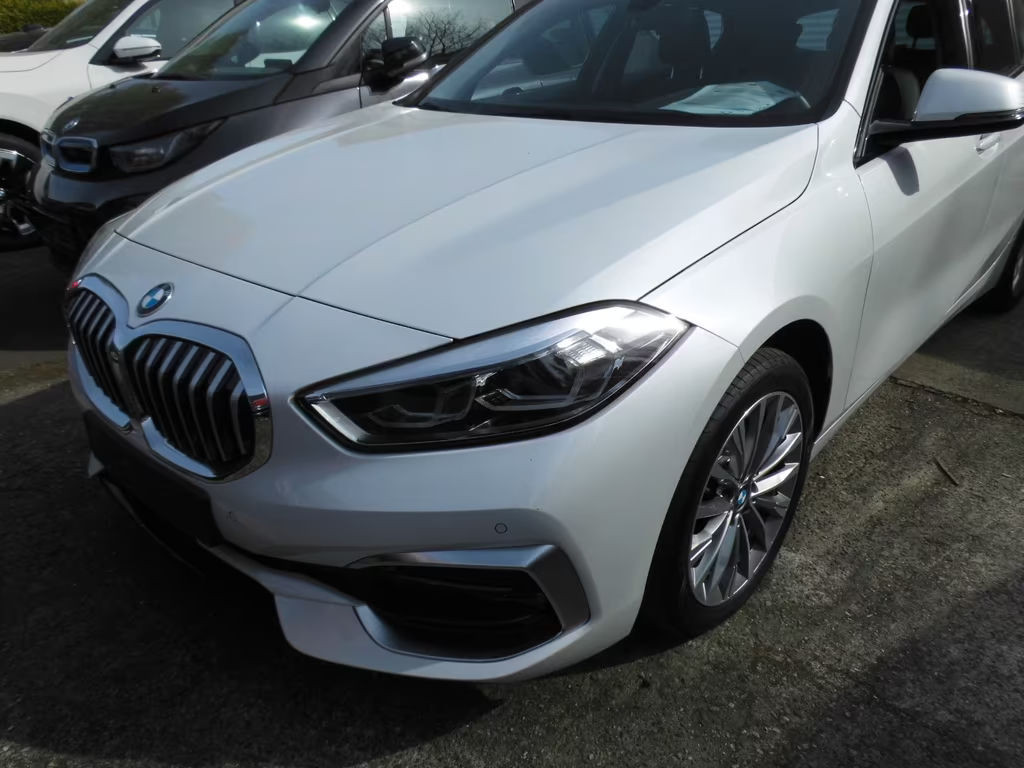 BMW 1 Serie 118 Luxury Line Sedan 118i
