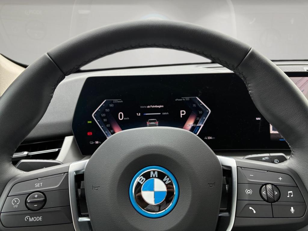 BMW iX1