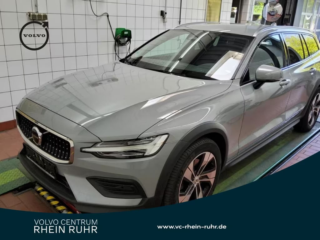 Volvo V60 Cross Country AWD Plus