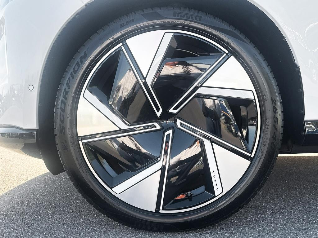 Volvo EX90