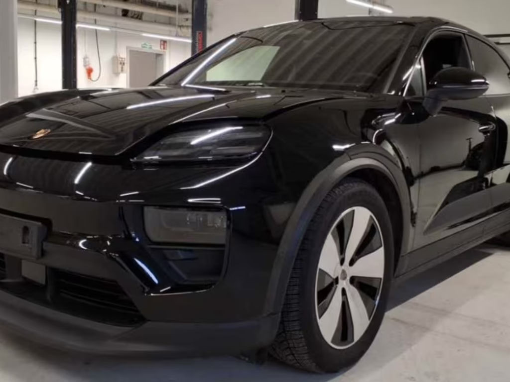 Porsche Macan Electric Basis*Luft*20"Alu*BOSE*ACC*Pano*