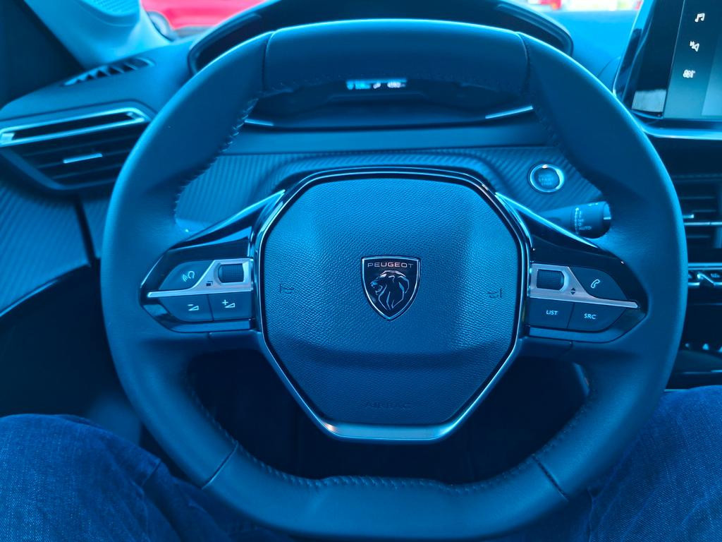 Peugeot e-208